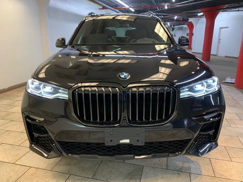 Used 2022 BMW X7 xDrive40i w/ M Sport Package AWD/4WD image 3
