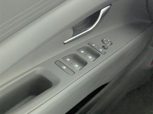 New 2025 Hyundai Elantra SE image 16