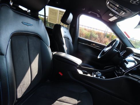 Used 2024 Jeep Grand Cherokee Trailhawk image 9