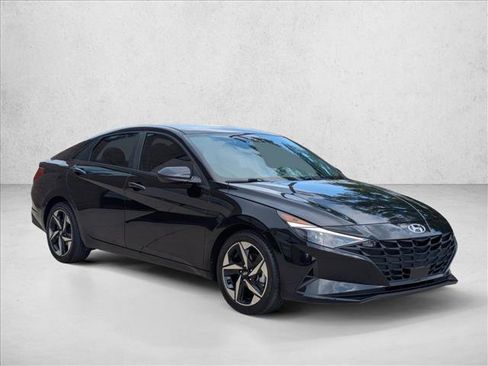 Used 2023 Hyundai Elantra SEL w/ Convenience Package FWD image 3