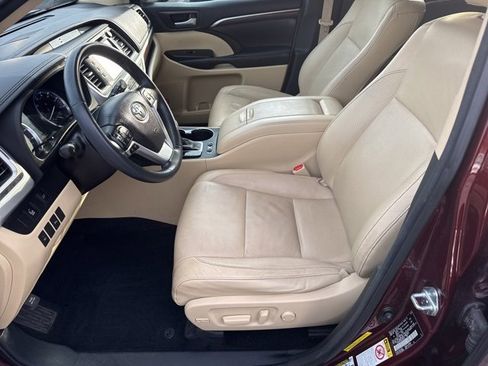 Used 2016 Toyota Highlander Limited image 16