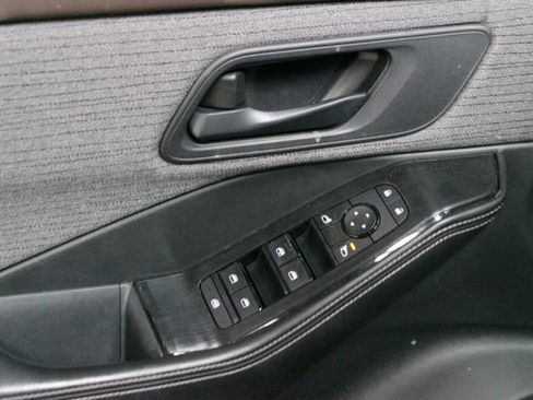 Used 2021 Nissan Rogue S AWD/4WD image 12