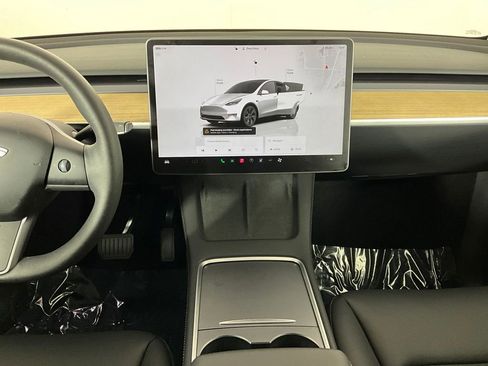 Used 2024 Tesla Model Y Long Range AWD/4WD image 13