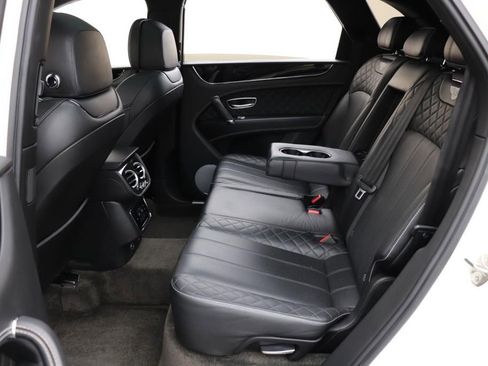 Used 2017 Bentley Bentayga image 24