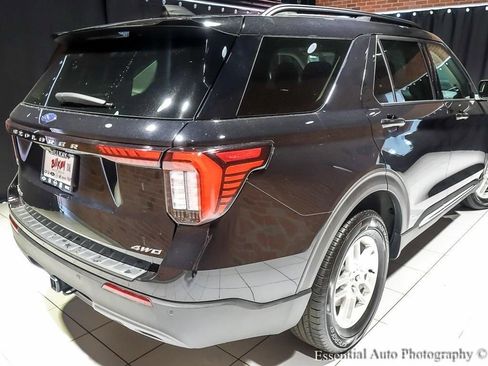 Used 2025 Ford Explorer Active image 9