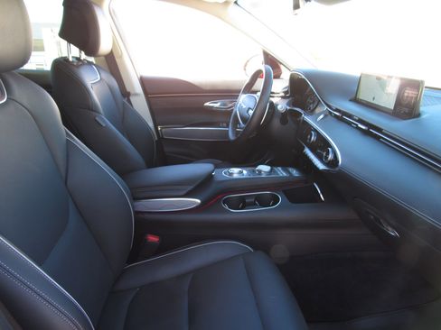 Used 2024 Genesis GV70 2.5T w/ Advanced Package image 9