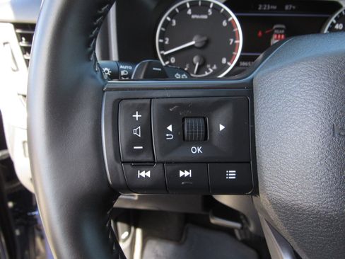 Used 2025 Nissan Rogue SV image 21