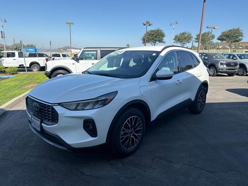 Used 2023 Ford Escape SE image 3