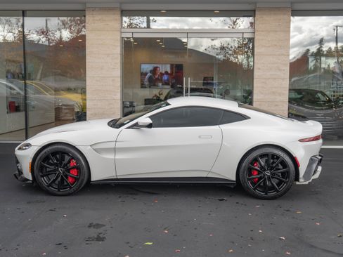 Used 2020 Aston Martin V8 Vantage Coupe image 32
