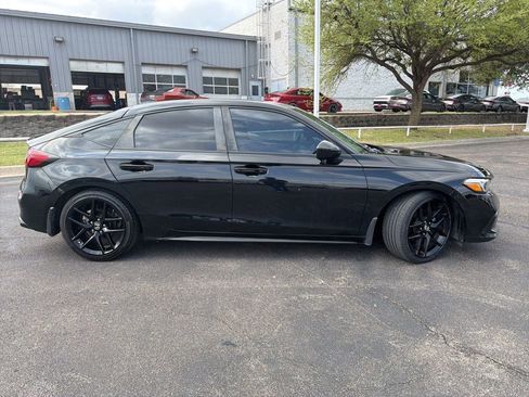 Used 2023 Honda Civic Sport image 2