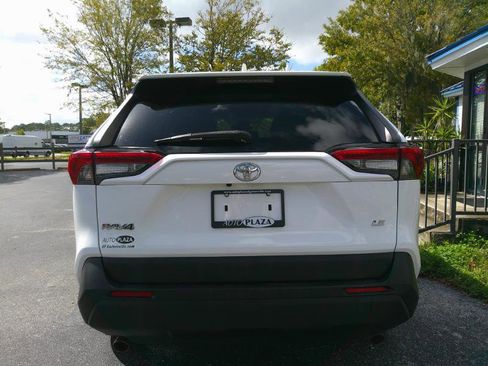 Used 2020 Toyota RAV4 LE image 6