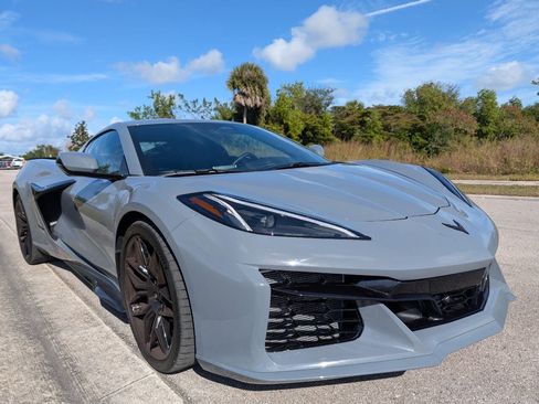 Used 2025 Chevrolet Corvette Z06 image 11