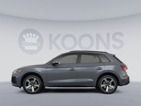 Used 2023 Audi Q5 2.0T Premium w/ Convenience Package AWD/4WD image 2