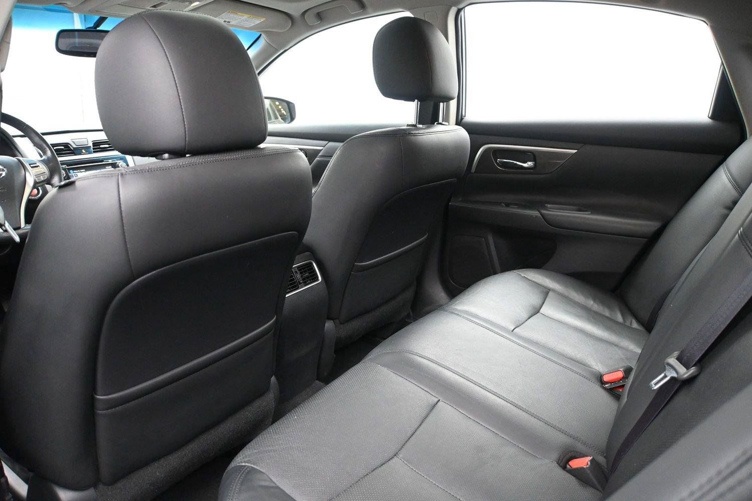 Used 2015 Nissan Altima 2.5 SL w/ Technology Package FWD image 12