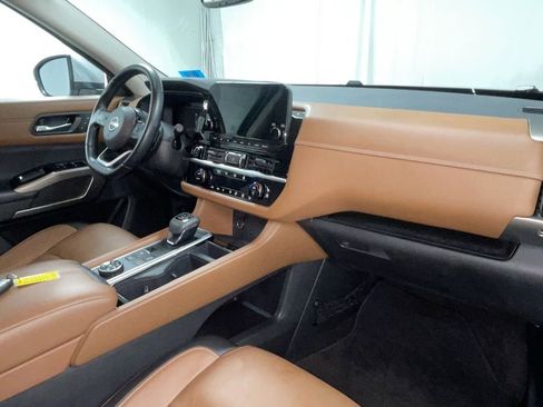 Used 2022 Nissan Pathfinder Platinum w/ Cargo Package image 6