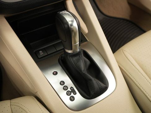 Used 2013 Volkswagen Eos Komfort FWD image 49