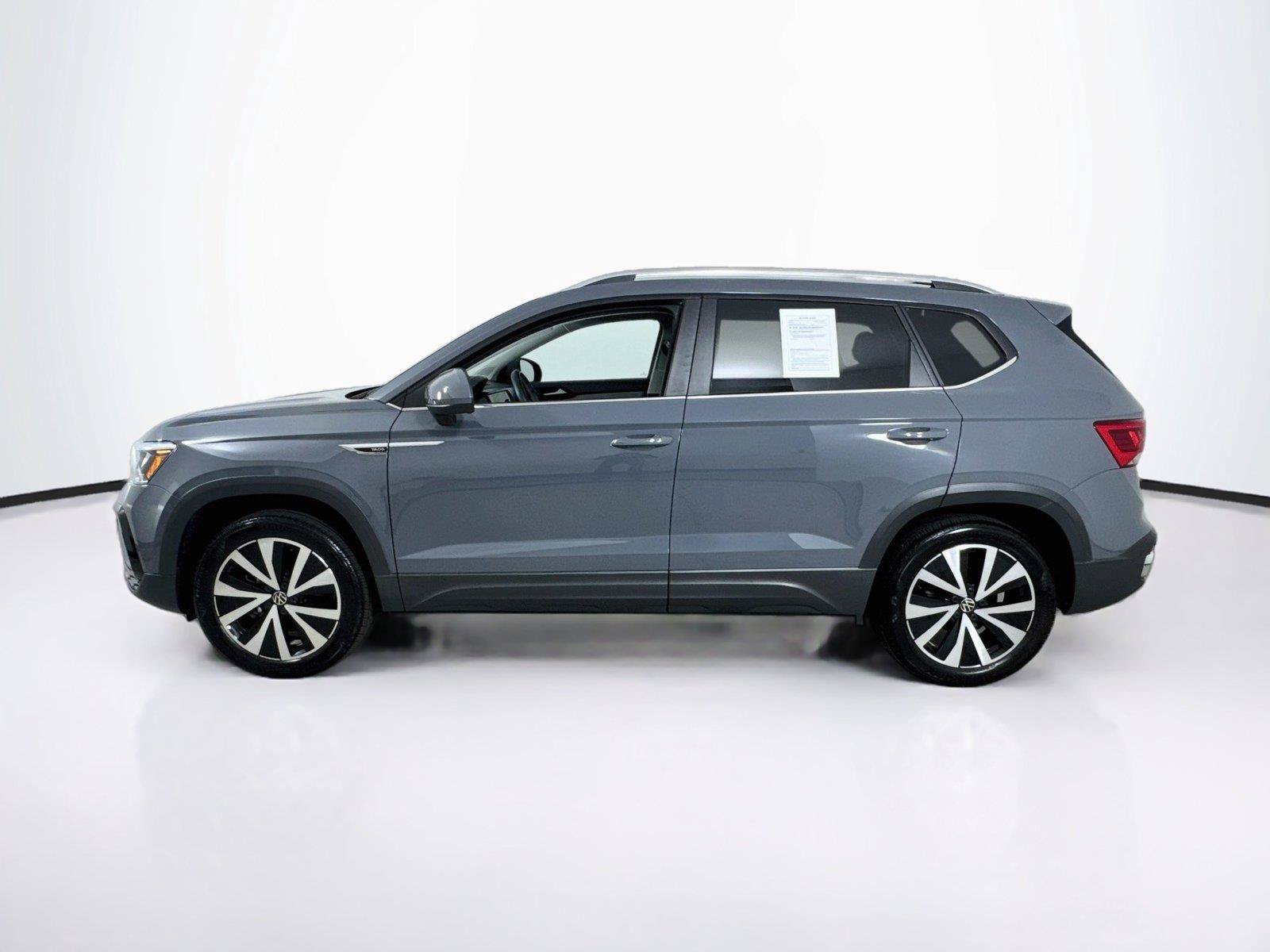 Used 2023 Volkswagen Taos SE w/ Panoramic Sunroof Package AWD/4WD image 3