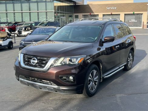 Used 2019 Nissan Pathfinder SL image 2