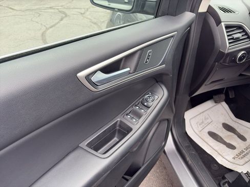 Used 2024 Ford Edge SEL image 9