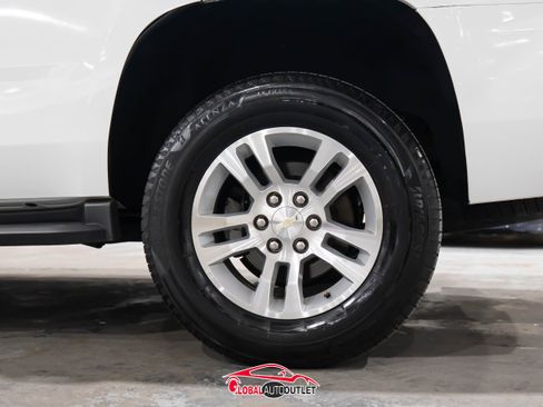 Used 2018 Chevrolet Tahoe LS w/ Enhanced Driver Alert Package image 12