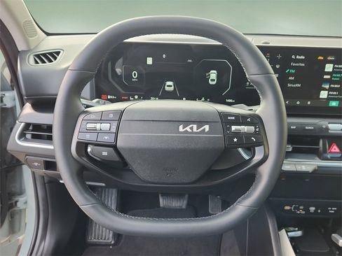 Used 2025 Kia K4 EX image 21