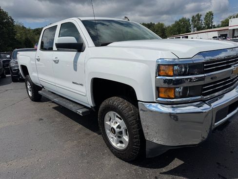 Used 2017 Chevrolet Silverado 2500 LT AWD/4WD image 12