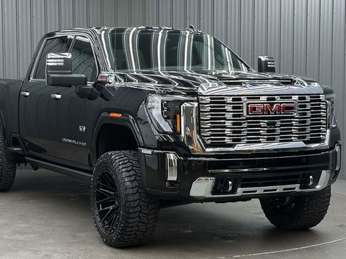 Used 2025 GMC Sierra 3500 Denali w/ Denali Reserve Package image 7