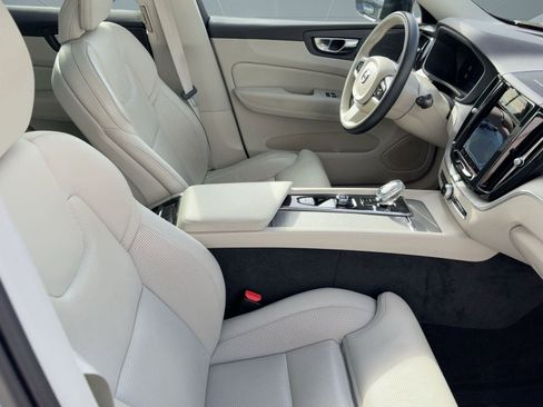 Certified 2023 Volvo XC60 B5 Ultimate w/ Climate Package image 28