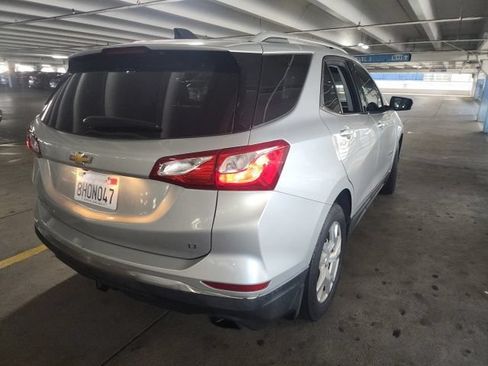Used 2018 Chevrolet Equinox LT FWD image 2