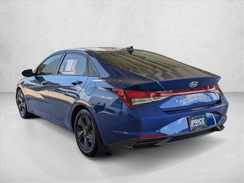 Used 2022 Hyundai Elantra SEL w/ Convenience Package FWD image 8