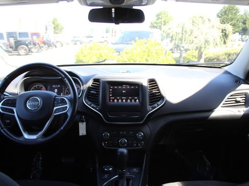 Used 2019 Jeep Cherokee Sport AWD/4WD image 26