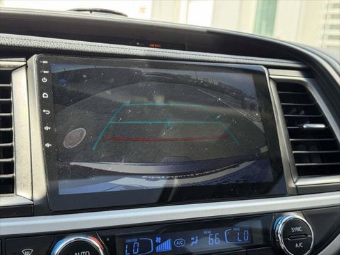 Used 2019 Toyota Highlander SE AWD/4WD image 32