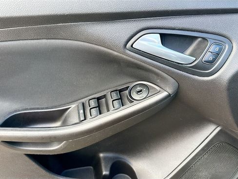 Used 2017 Ford Focus SEL image 19