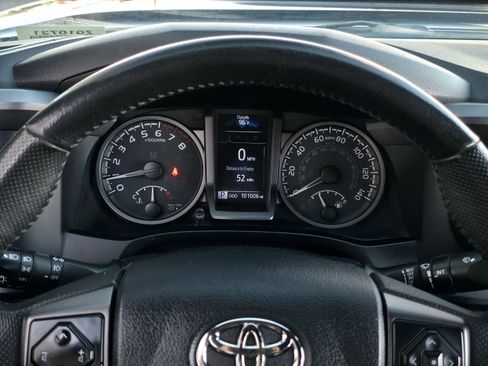 Used 2020 Toyota Tacoma TRD Sport image 18
