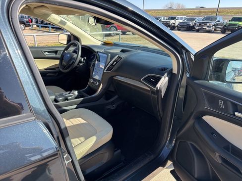 Used 2022 Ford Edge SE w/ Black Appearance Package image 14