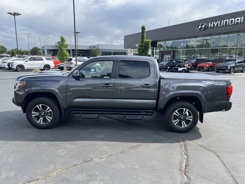 Used 2019 Toyota Tacoma TRD Sport w/ Technology Package AWD/4WD image 12