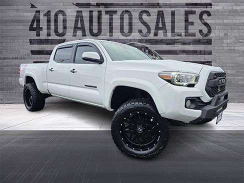 Used 2018 Toyota Tacoma TRD Sport AWD/4WD image 1