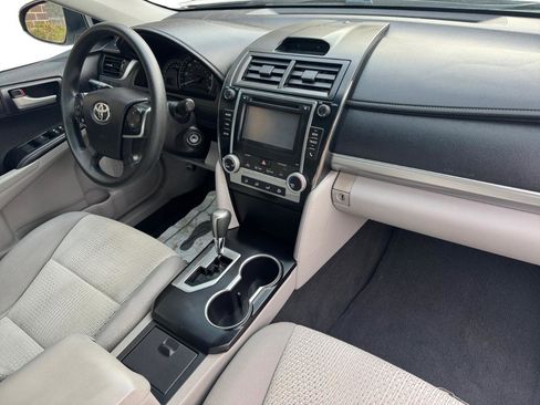 Used 2014 Toyota Camry LE image 4