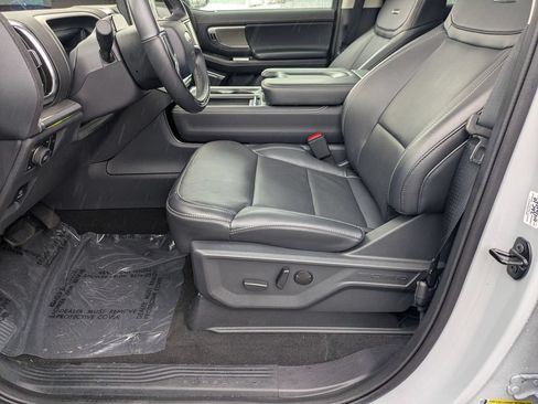 Used 2025 Ford Expedition Platinum AWD/4WD image 13