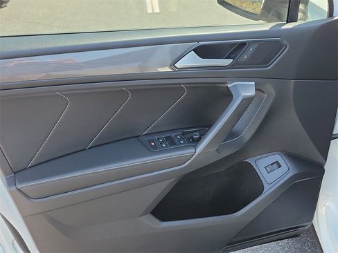 Used 2022 Volkswagen Tiguan SE image 18