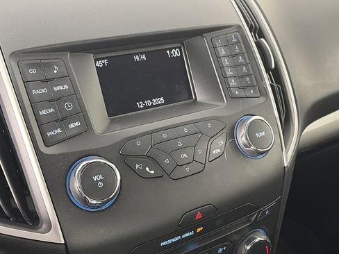 Used 2018 Ford Edge SEL image 19