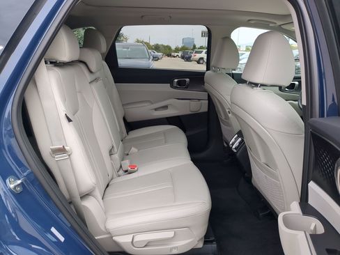 Certified 2024 Kia Sorento S w/ Panoramic Sunroof Package AWD/4WD image 27
