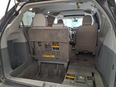 Used 2013 Toyota Sienna XLE AWD/4WD image 23