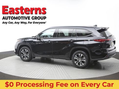 Used 2021 Toyota Highlander XLE AWD/4WD image 64