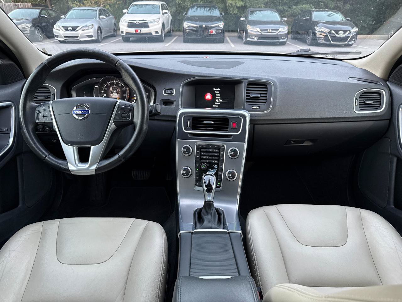 Used 2017 Volvo S60 T5 Inscription FWD image 2