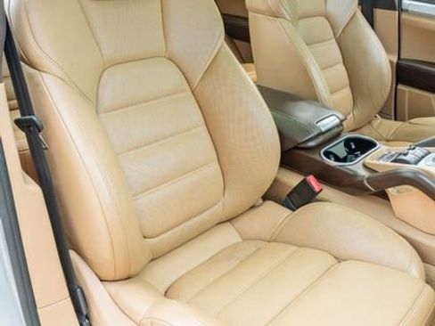 Used 2016 Porsche Cayenne Turbo AWD/4WD image 45