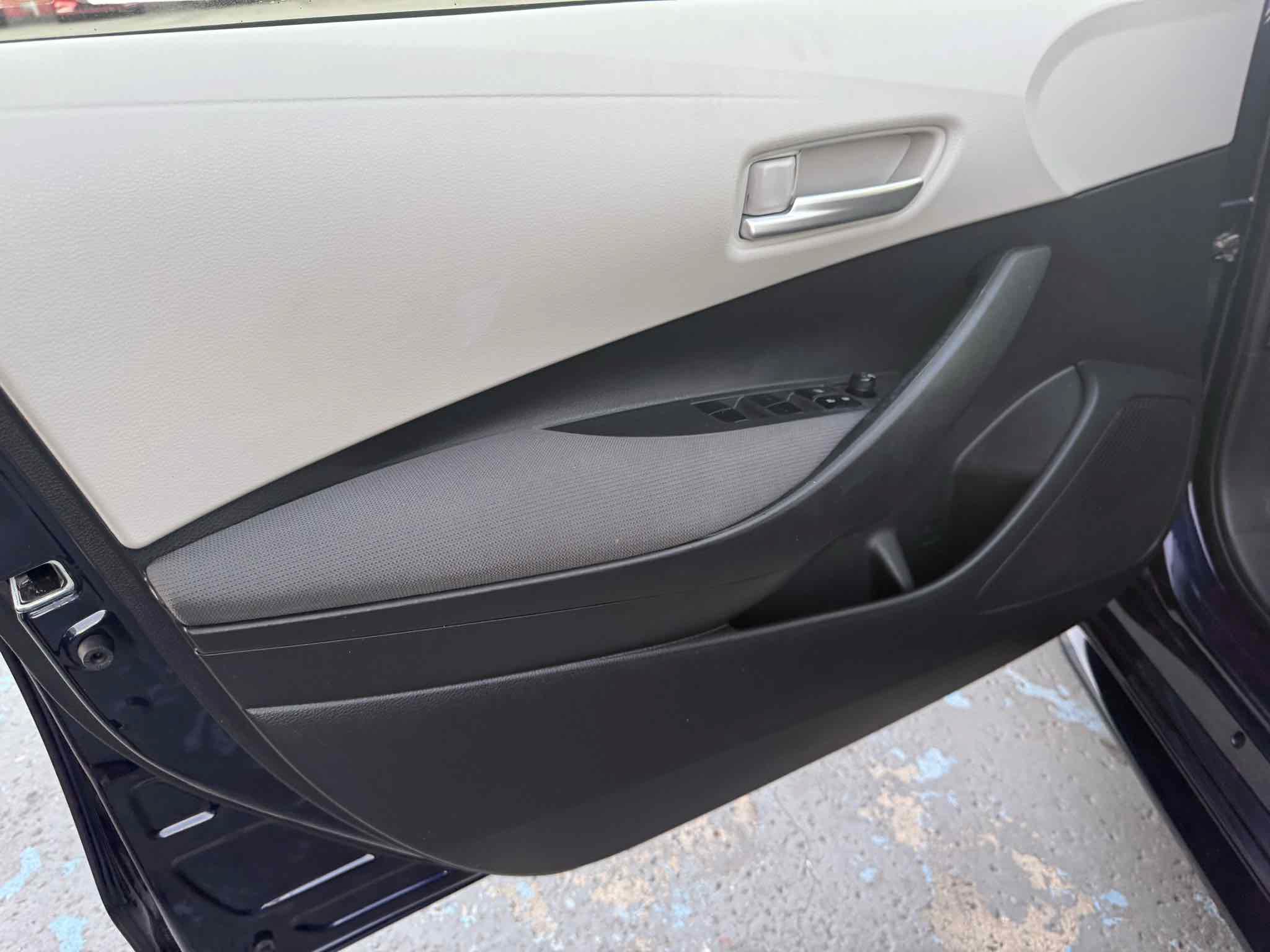 Used 2020 Toyota Corolla LE FWD image 80