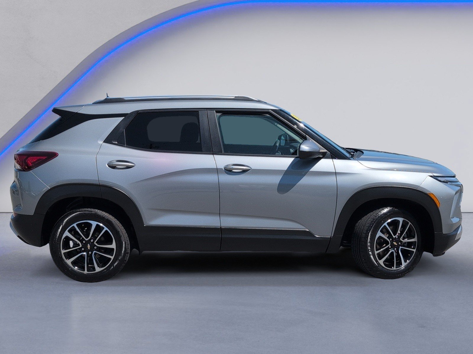 Used 2025 Chevrolet TrailBlazer LT FWD image 3