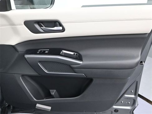 New 2026 Nissan Pathfinder SL image 8