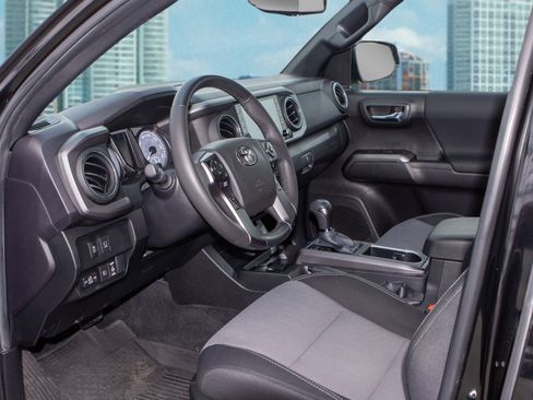 Used 2023 Toyota Tacoma TRD Sport w/ Advanced Technology Package image 14